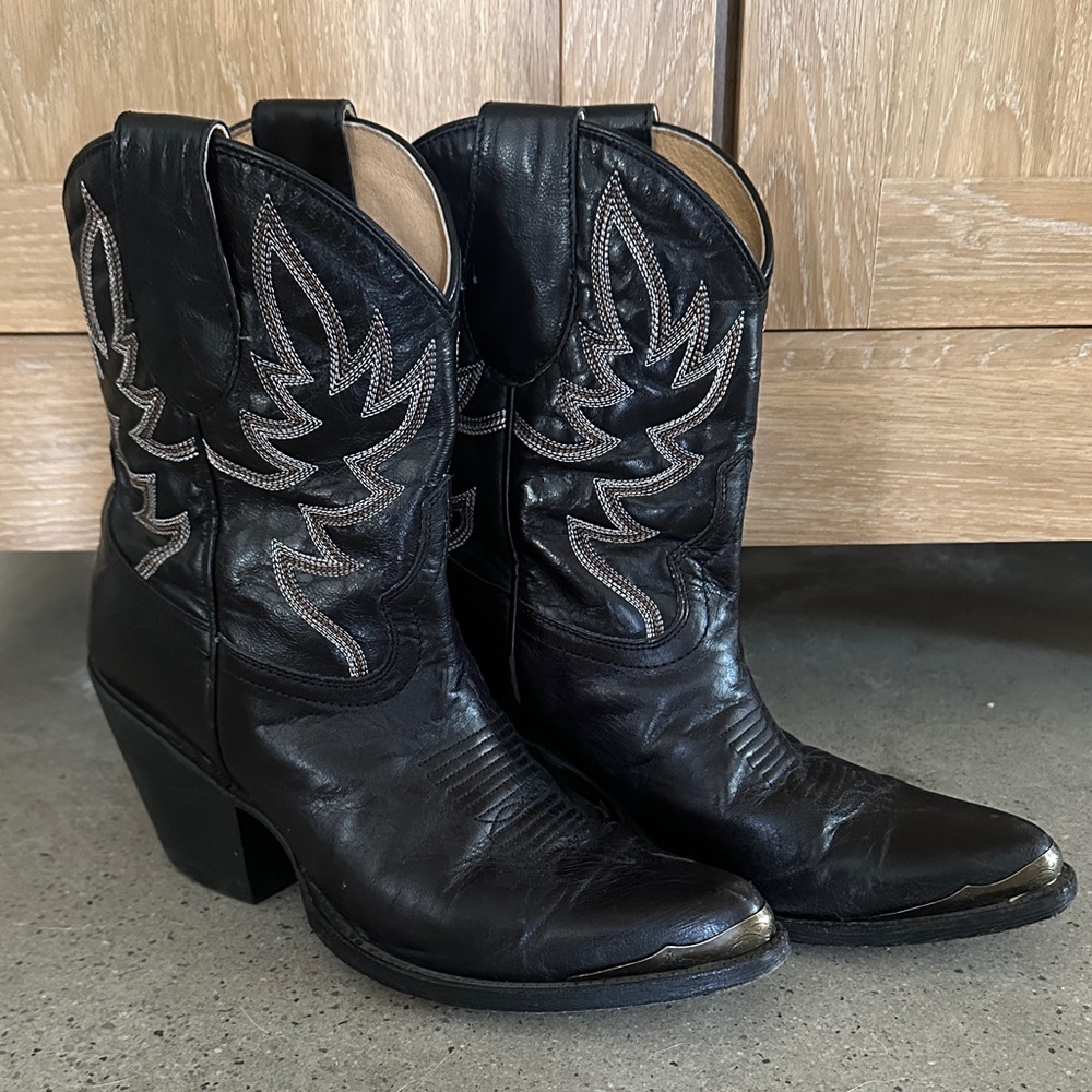 Idyllwind WHEELS BLACK LEATHER WESTERN BOOTIES - ROUND TOE